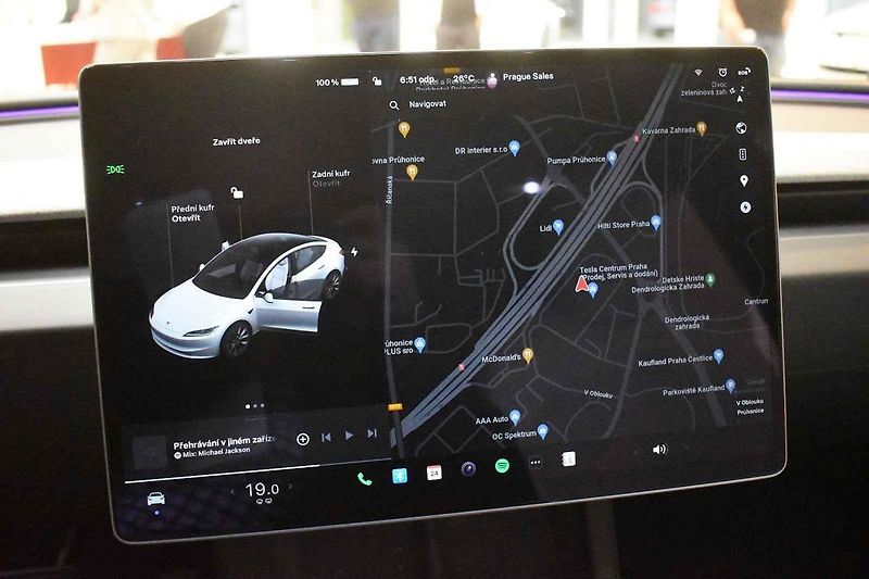 Tesla slibuje, že objednané exempláře nové verze Modelu 3 dorazjí ze Šanghaje během 2 až 6 týdnů