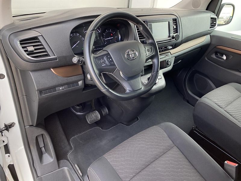 Toyota ProAce 2.0 D 130 kW AT Family - fotka 7 z 27