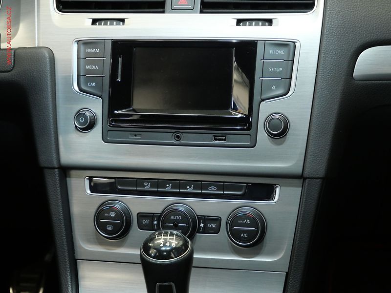 Volkswagen Golf (2014) 1.2TSi, ČR, AC, temp - fotka 9 z 23