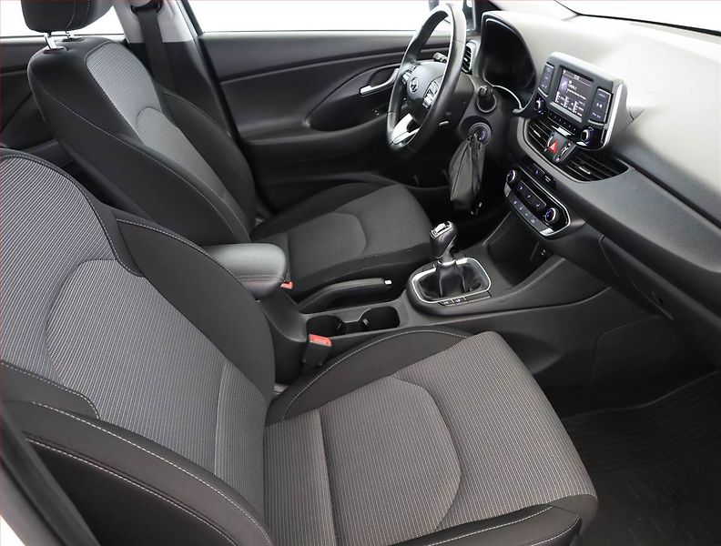 Hyundai i30 (2018) 1.0 T-GDI, Tempomat - fotka 7 z 16