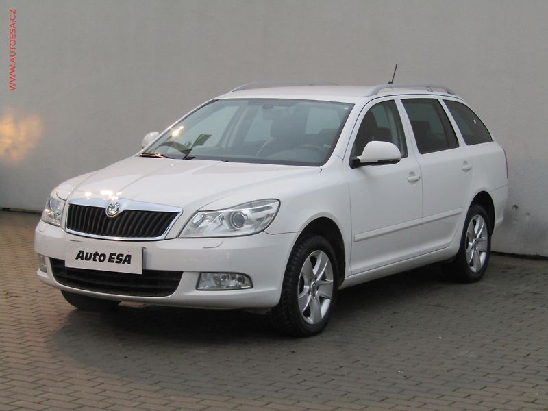 Škoda Octavia (2012) 2.0 TDi, Elegance, DSG, xenon - fotka 3 z 19