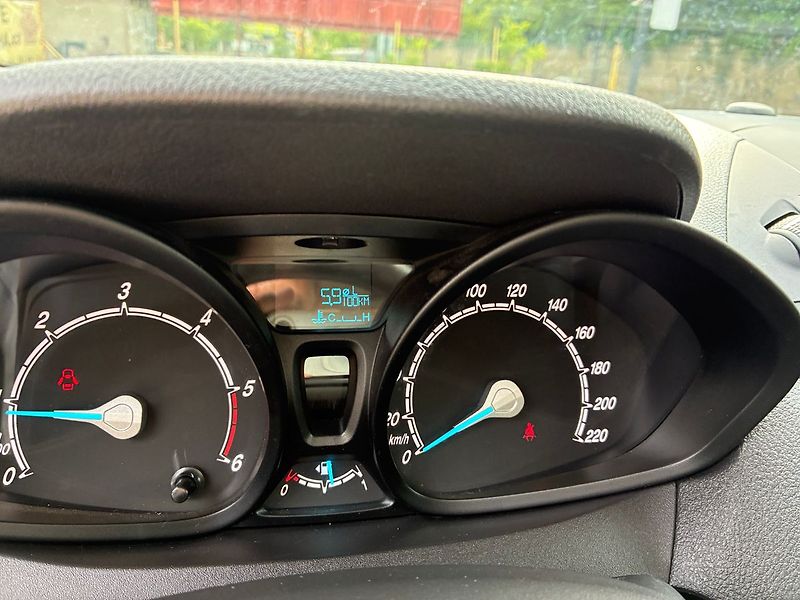 Ford Tourneo Courier 1.5 TDCi ČR 1.Maj 72 tkm DPH - fotka 19 z 24