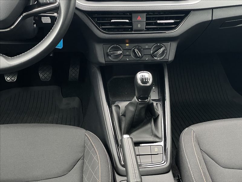 Škoda Scala 1,0 TSI Ambition Plus LED+PDC - fotka 13 z 24