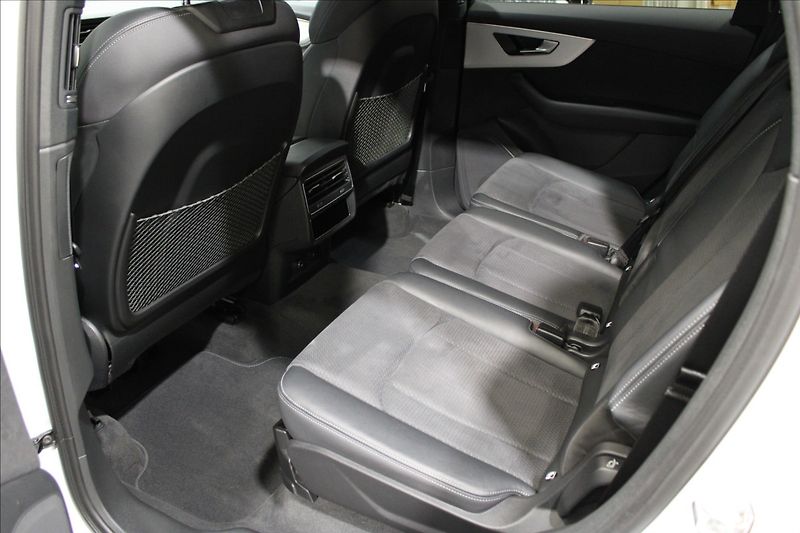 Audi Q7 3,0 TDI quattro  S line - fotka 14 z 37