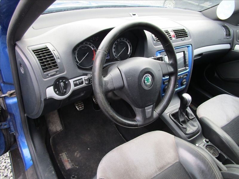 Škoda Octavia Combi 2.0TDi RS, aut. Klima - fotka 10 z 40