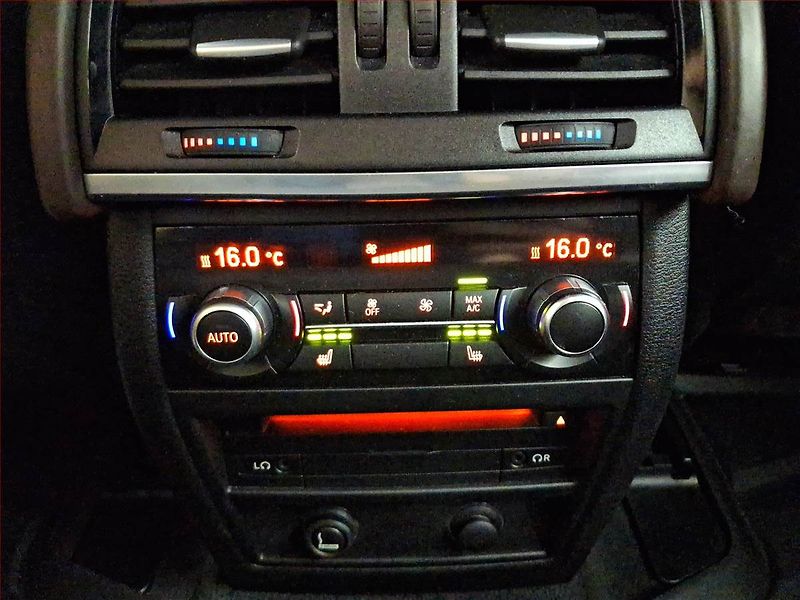 BMW X5 (2014) M Paket xDrive30d - fotka 22 z 23
