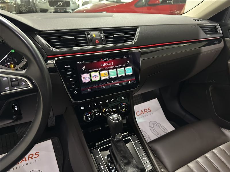 Škoda Superb 2,0   TDI DSG 4X4 140KW L&K - fotka 16 z 41