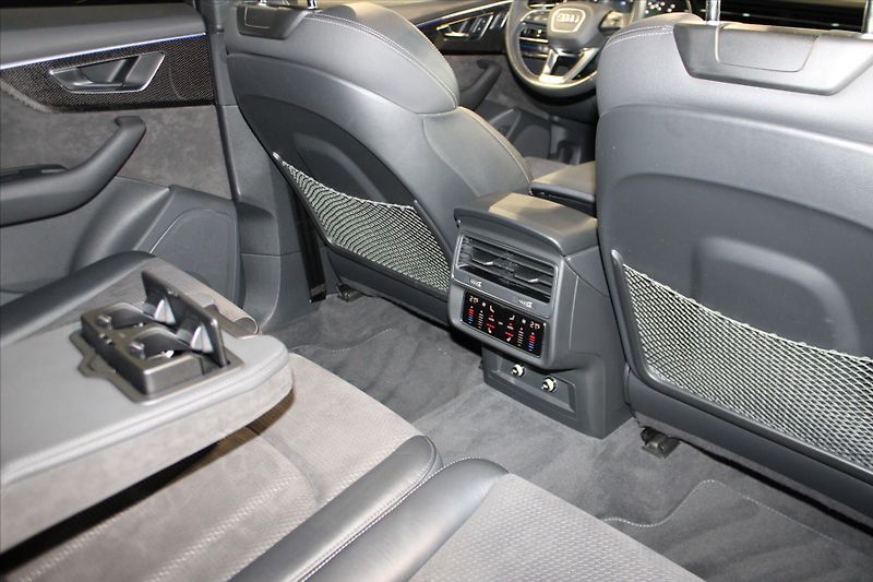 Audi Q7 50 TDi quattro Competition Plu - fotka 32 z 39
