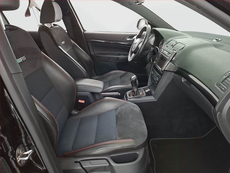 Škoda Octavia (2013) RS 2.0 TDI, Xenony, Tempomat - fotka 9 z 16