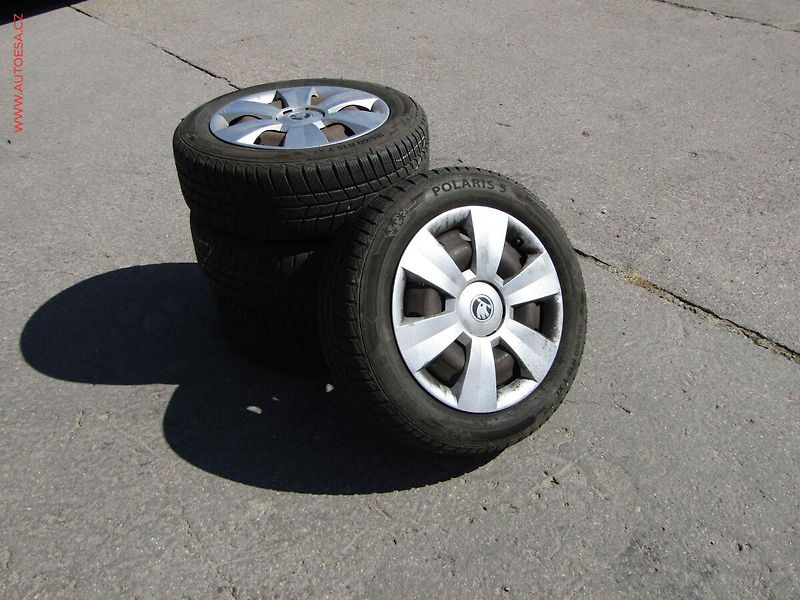 Škoda Rapid (2014) 1.6 TDi, ČR, Ambition, DSG - fotka 15 z 15