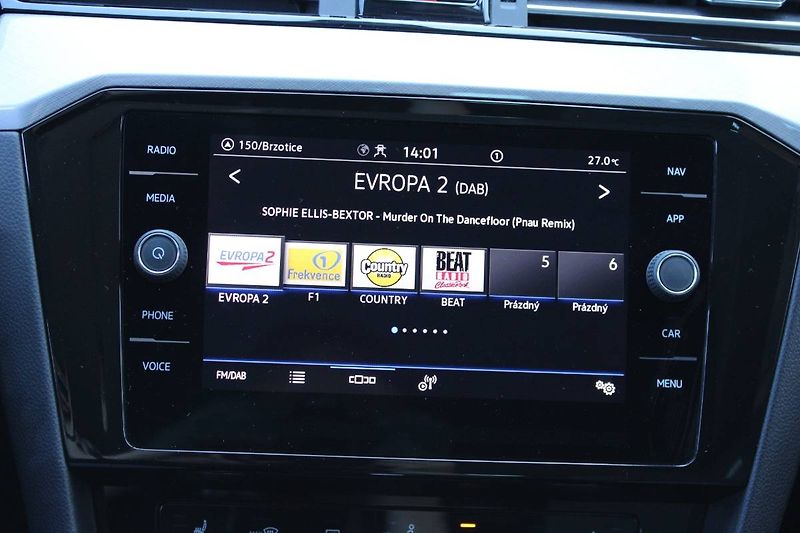 Volkswagen Passat (2022) 1.5 TSI 110kW DSG Head UP disp - fotka 22 z 35