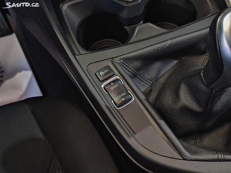 BMW Řada 1 116 i 100kW VÝHŘEVY, PDC - fotka 18 z 23