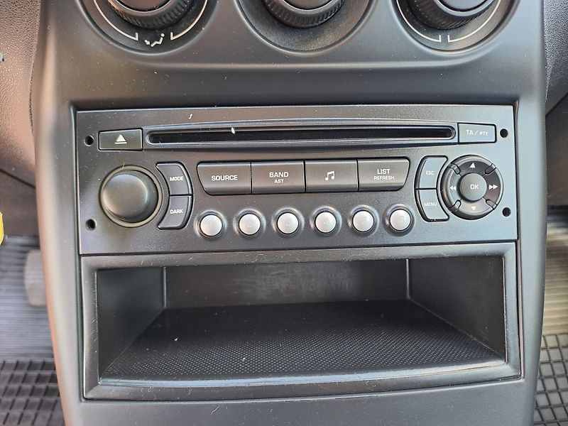 Citroën C3 Picasso (2011) 1.4 SERVISOVÁNO PĚKNÝ STAV - fotka 22 z 29