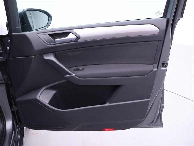 Volkswagen Touran 2,0 TDI 110kW DSG LED 1.Maj. - fotka 11 z 35