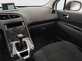 Peugeot 5008 (2014) 1.6 HDi, 7 míst, Navi - náhled 8