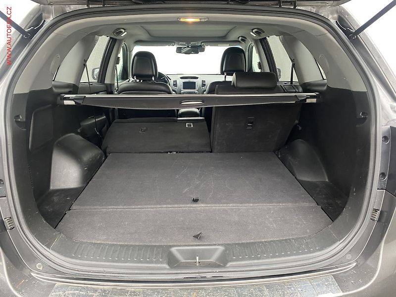 Kia Sorento (2014) 2.2CRDi 4x4, AT, xenon, panor - fotka 7 z 23