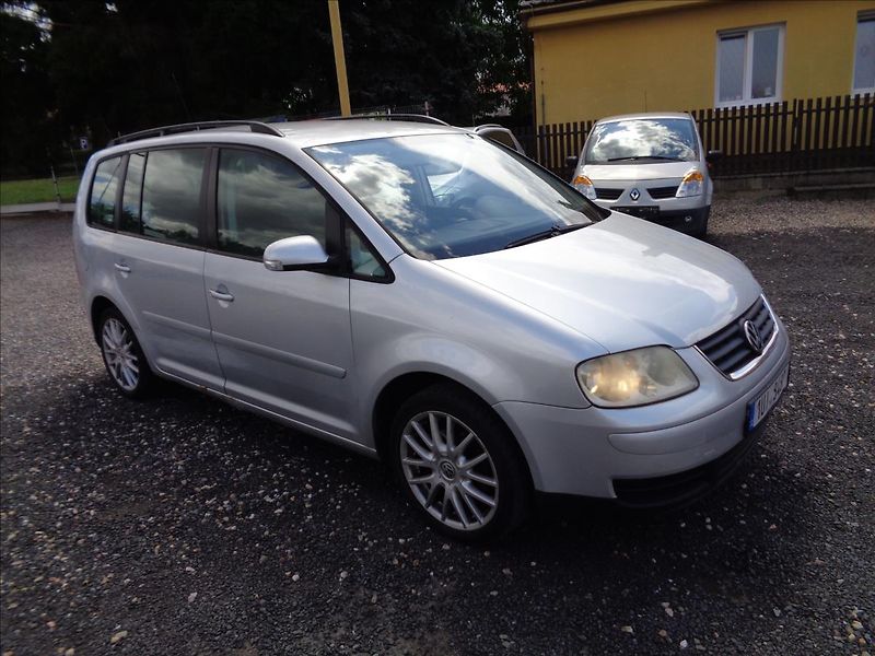 Volkswagen Touran 2,0 - fotka 11 z 25