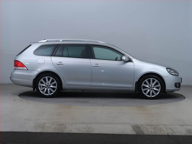 Volkswagen Golf (2012) Comfortline 2.0 TDI, Xenony - fotka 6 z 14