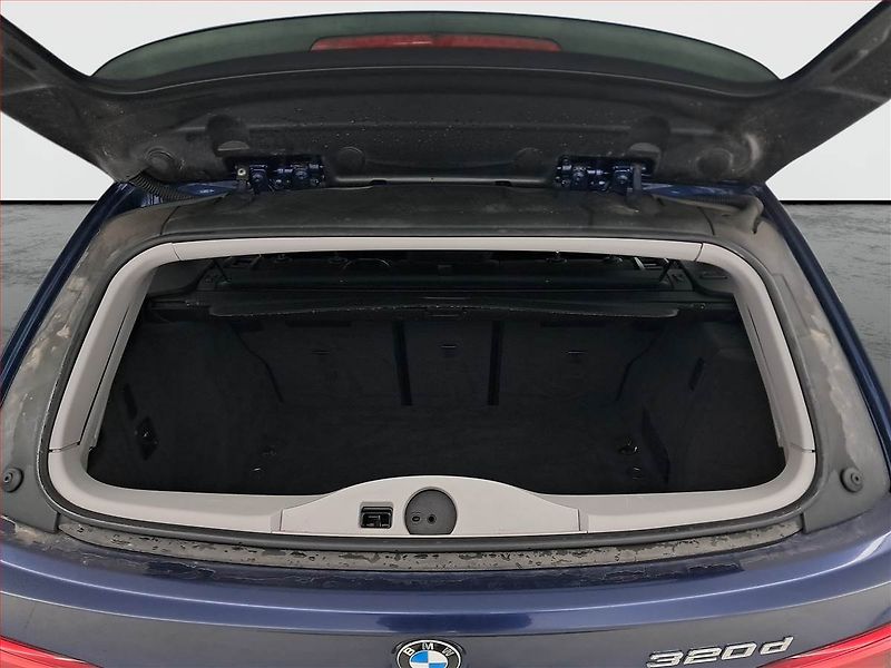 BMW Řada 3 (2016) 320 d, Automat, Tempomat - fotka 17 z 24