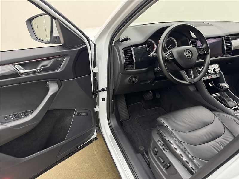 Škoda Kodiaq 2,0 DSG 4X4 CANTON ACC 360° - fotka 35 z 47