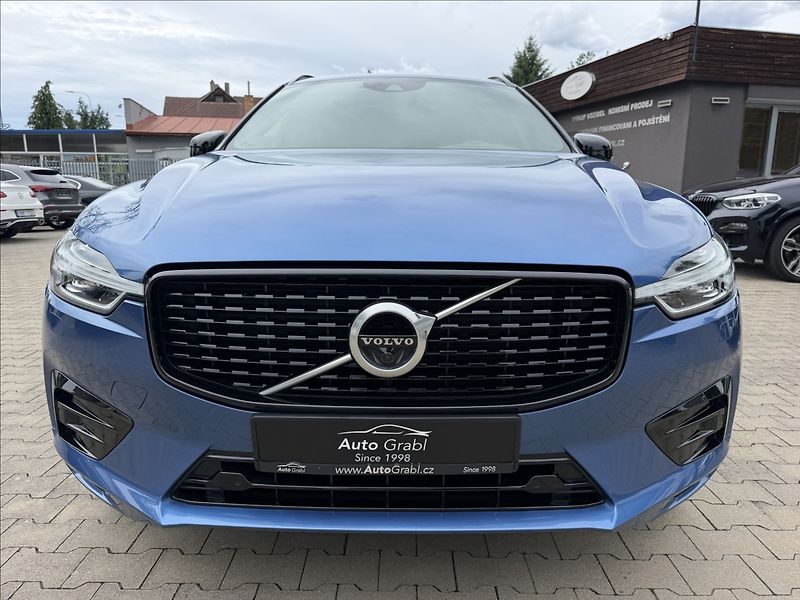 Volvo XC60 B4 2.0d 4X4 R-Design - fotka 2 z 29
