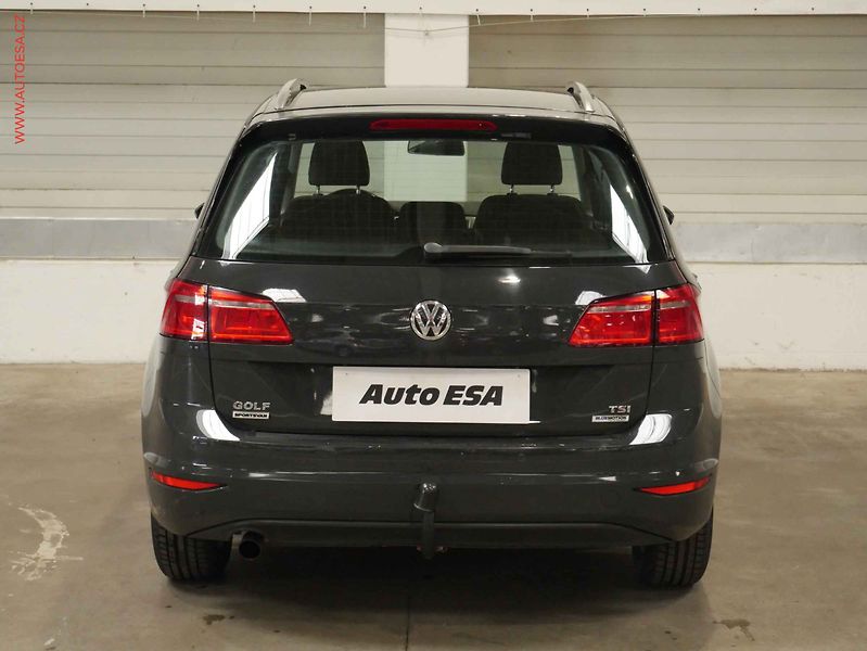 Volkswagen Golf Sportsvan (2015) 1.2 TSi, ČR, AC, temp - fotka 5 z 19