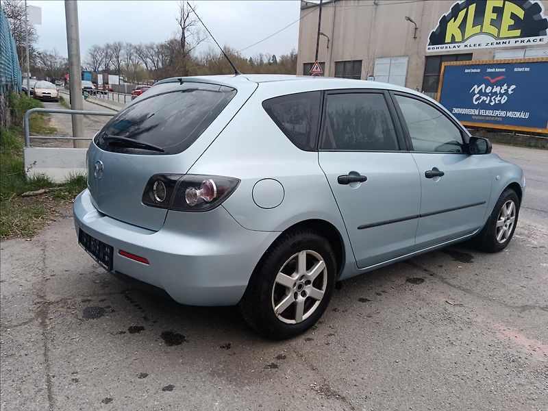 Mazda 3 1,4 i Sport CE - fotka 11 z 20