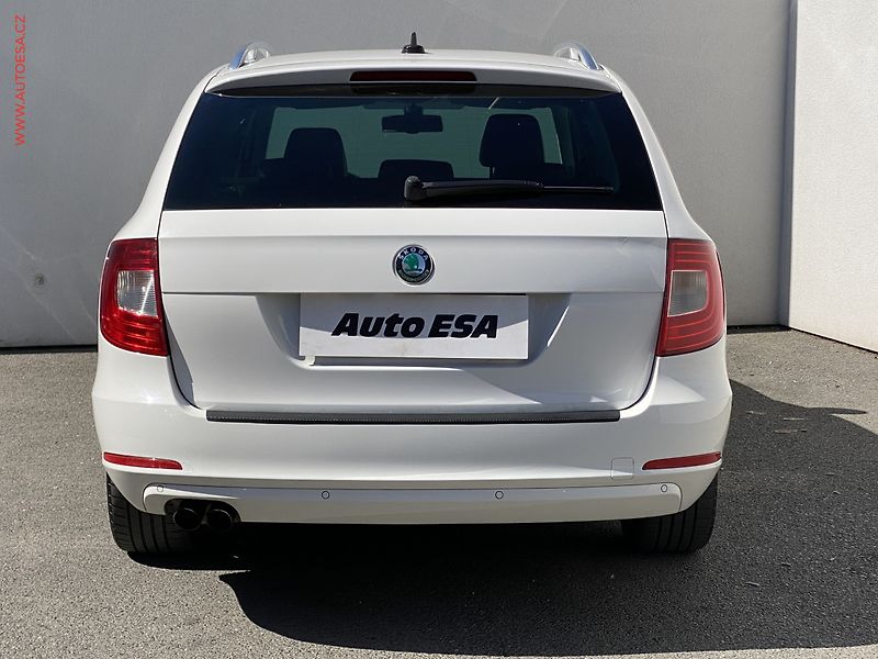 Škoda Superb (2013) 2.0 TDi 4x4, L&K, DSG, kůže - fotka 5 z 20