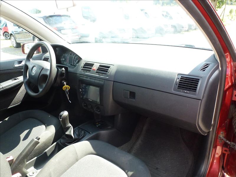 Škoda Fabia 1,4 16V Parkovací kamera - fotka 28 z 47
