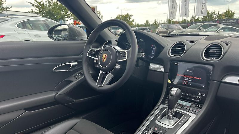 Porsche Boxster 718 - fotka 26 z 29