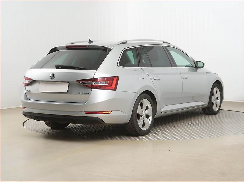 Škoda Superb (2016) 2.0 TDI, Kůže, Bi-Xenony - fotka 5 z 17