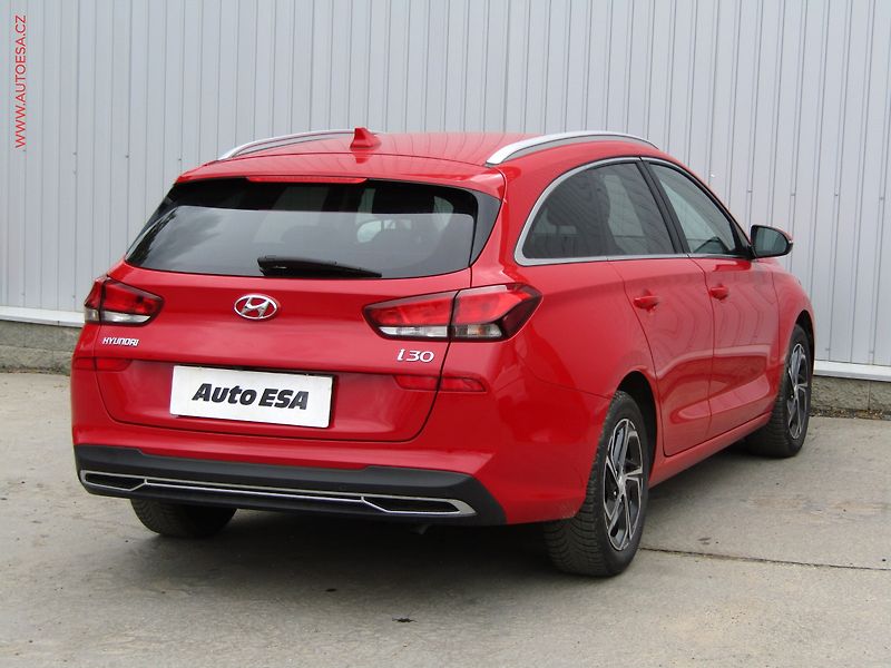 Hyundai i30 (2023) 1.0 T-GDi, ČR, Smart, LED - fotka 4 z 17