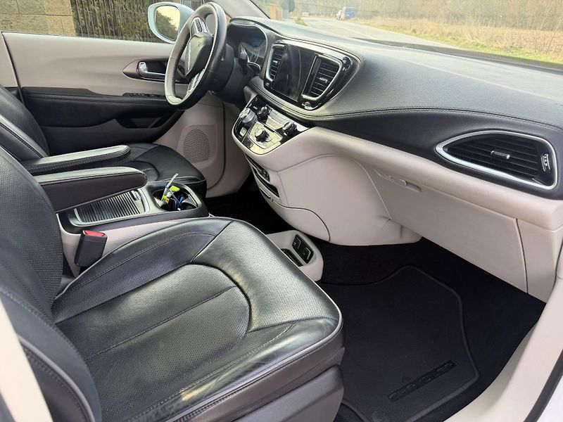 Chrysler Pacifica (2018) 3,6 RU Panorama Limited 2018 - fotka 10 z 20