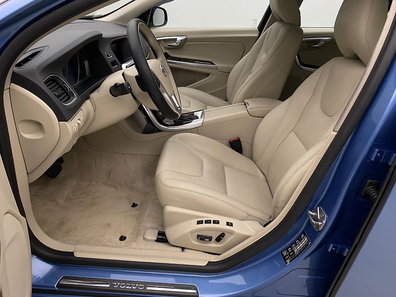 Volvo S60 D4 SUMMUM AUT - fotka 3 z 45