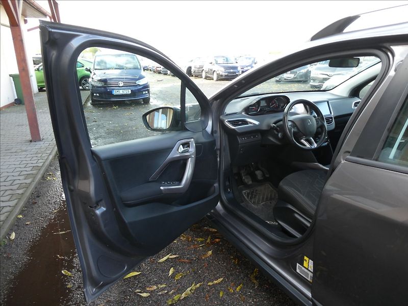 Peugeot 2008 1,2 PureTech 60kW - fotka 20 z 38