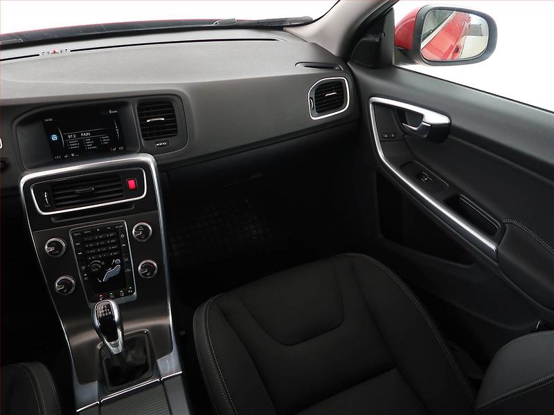 Volvo S60 (2014) D4 Polestar, Xenony, Tempomat - fotka 8 z 19