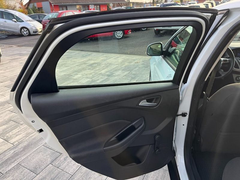 Ford Focus (2013) Trend 1.6 TDCi - fotka 13 z 29