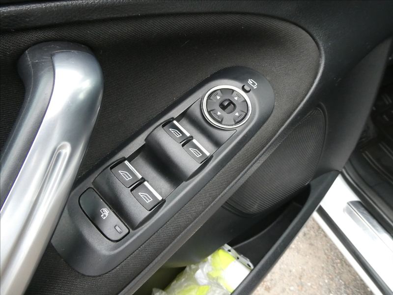 Ford S-MAX 2,0 TDCi 120kW AUT, po servise - fotka 32 z 47