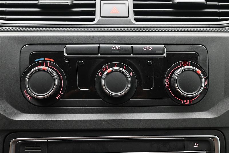 Volkswagen Caddy 2,0 TDI 75 kW MAXI KLIMA Záruk - fotka 20 z 27