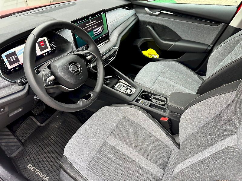 Škoda Octavia (2024) 1.5 TSI 110kW MHEV Top Selecti - fotka 6 z 25