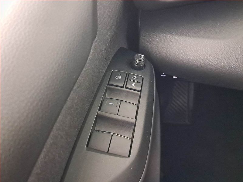 Toyota Yaris (2025) 1.5 VVT-i Hybrid - fotka 17 z 17