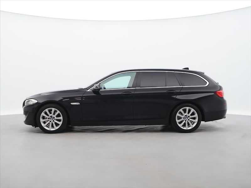 BMW Řada 5 3,0 530d x Drive Tažné Klima - fotka 3 z 33
