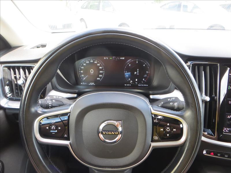 Volvo V60 2,0 D 145kW Momentum mHEV AUT - fotka 20 z 23