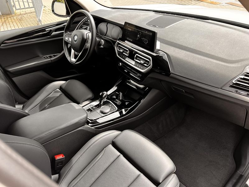 BMW X3 30e xDrive 215kw 1. majitel - fotka 13 z 28
