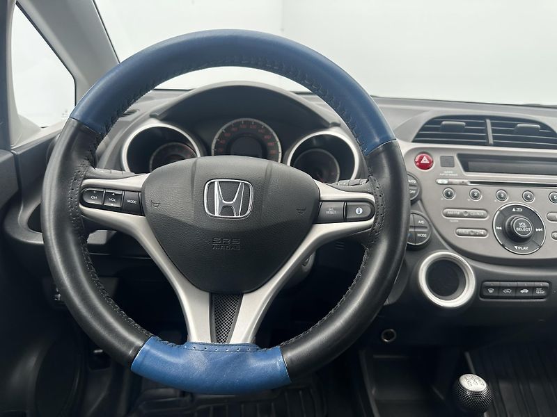 Honda Jazz (2010) 1.4 i-VTEC (73 kW) - fotka 21 z 31