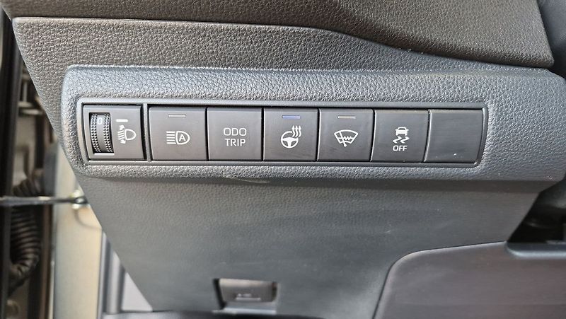 Toyota Corolla 1.8 HEV e-CVT Comfort Tech - fotka 19 z 23