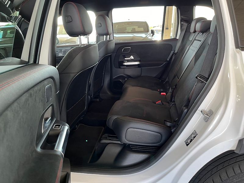 Mercedes-Benz EQB 300 4MATIC - fotka 16 z 20