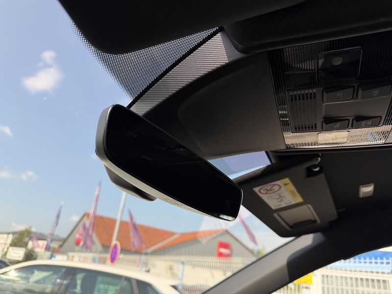 Volkswagen Tiguan R-Line 2,0 TSi/180kW 4x4 DSG - fotka 58 z 114