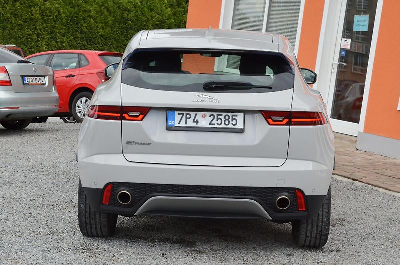 Jaguar E-Pace (2018) 2.0 D 132kW S AWD AT 1.MAJITEL - fotka 5 z 43