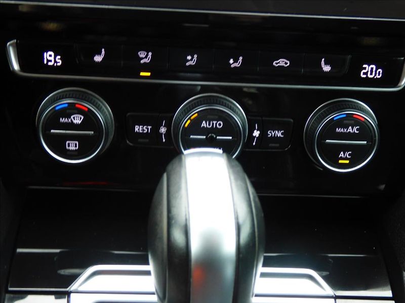 Volkswagen Arteon 2,0 TSI DSG,Navi,Kessy  Elegan - fotka 23 z 51